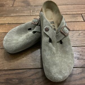 Birkenstock’s Boston Regular Width, Suede, Size 39